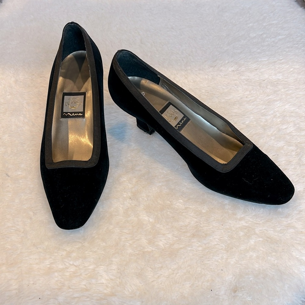Nina Black Suede Kitten Heel Pumps Size 6.5